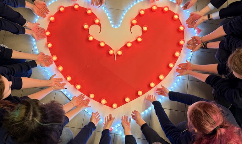 Gimnazija prisijungė prie organų donorų pagerbimo akcijos